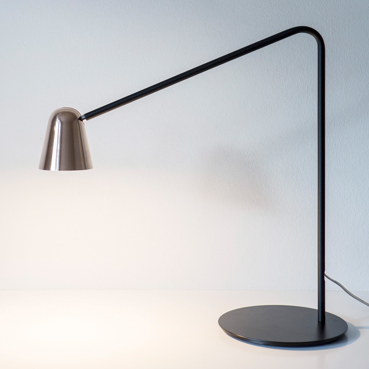 black base / copper polished head