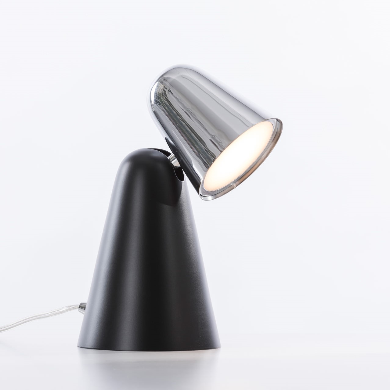 black base / chrome head