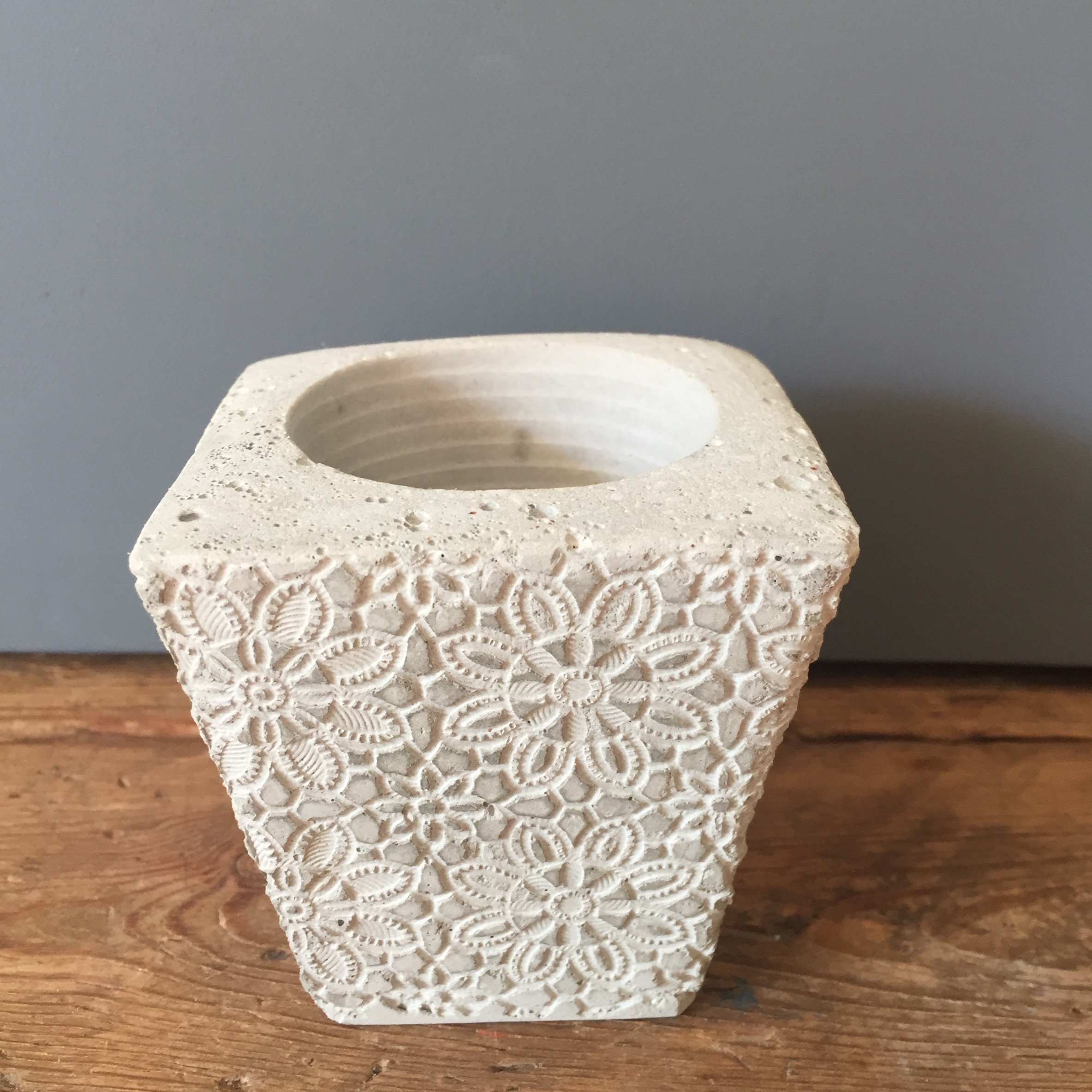 CANDLE HOLDER - LACE PATTERN